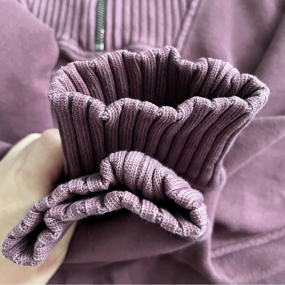 Aerie Women's Burgundy Ribbed Sweatshirt - Picture 4 of 10